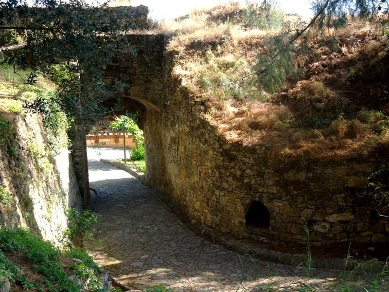 https://mdw-travel-data-us-east-1.s3.amazonaws.com/img/country/Greece/Bochali/img_01.jpg
