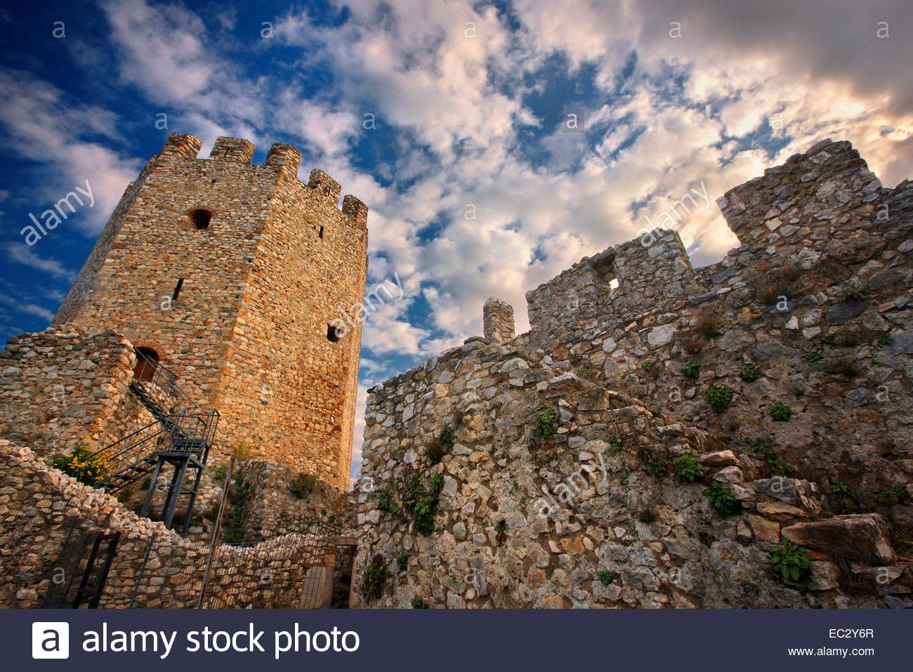 https://mdw-travel-data-us-east-1.s3.amazonaws.com/img/country/Greece/Byzantine-Castle-of-Platamon/img_03.jpg