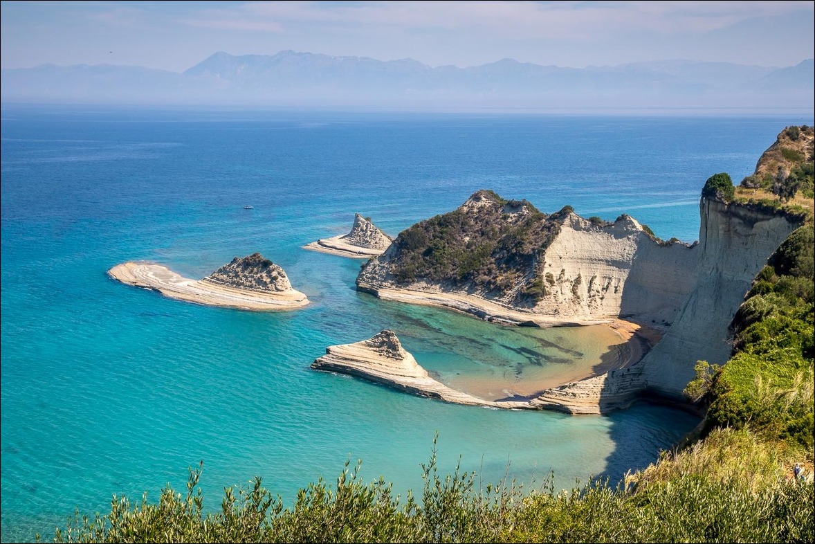 https://mdw-travel-data-us-east-1.s3.amazonaws.com/img/country/Greece/Cape-Drastis/img_00.jpg