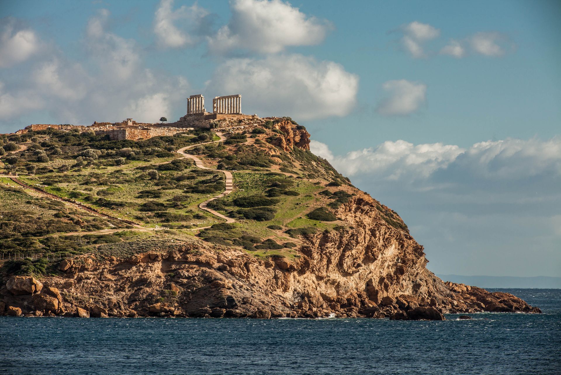 https://mdw-travel-data-us-east-1.s3.amazonaws.com/img/country/Greece/Cape-Sounion/img_02.jpg