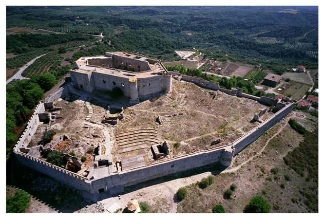 https://mdw-travel-data-us-east-1.s3.amazonaws.com/img/country/Greece/Castle-Chlemoutsi/img_02.jpg