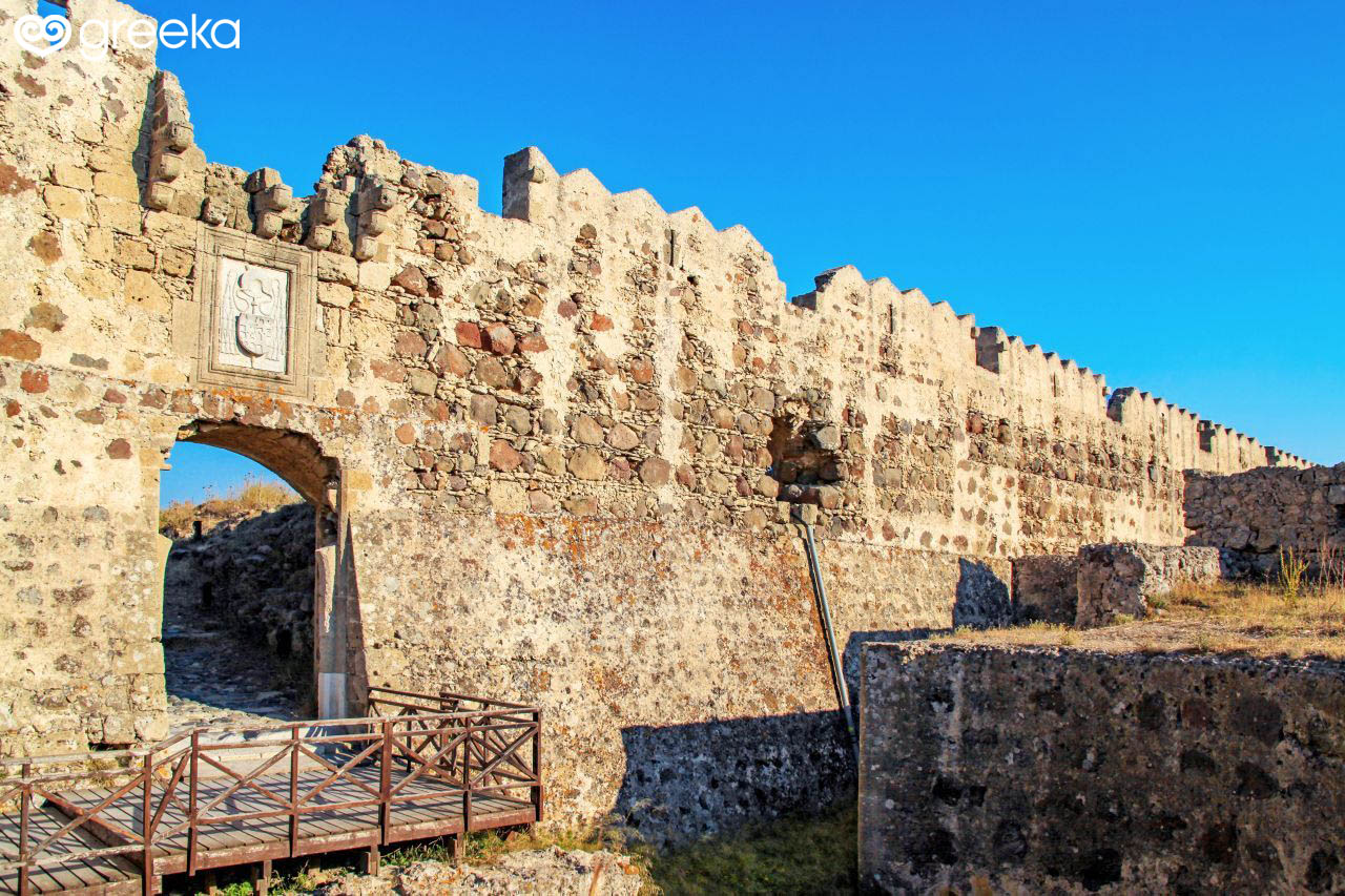 https://mdw-travel-data-us-east-1.s3.amazonaws.com/img/country/Greece/Castle-of-Antimachia/img_00.jpg