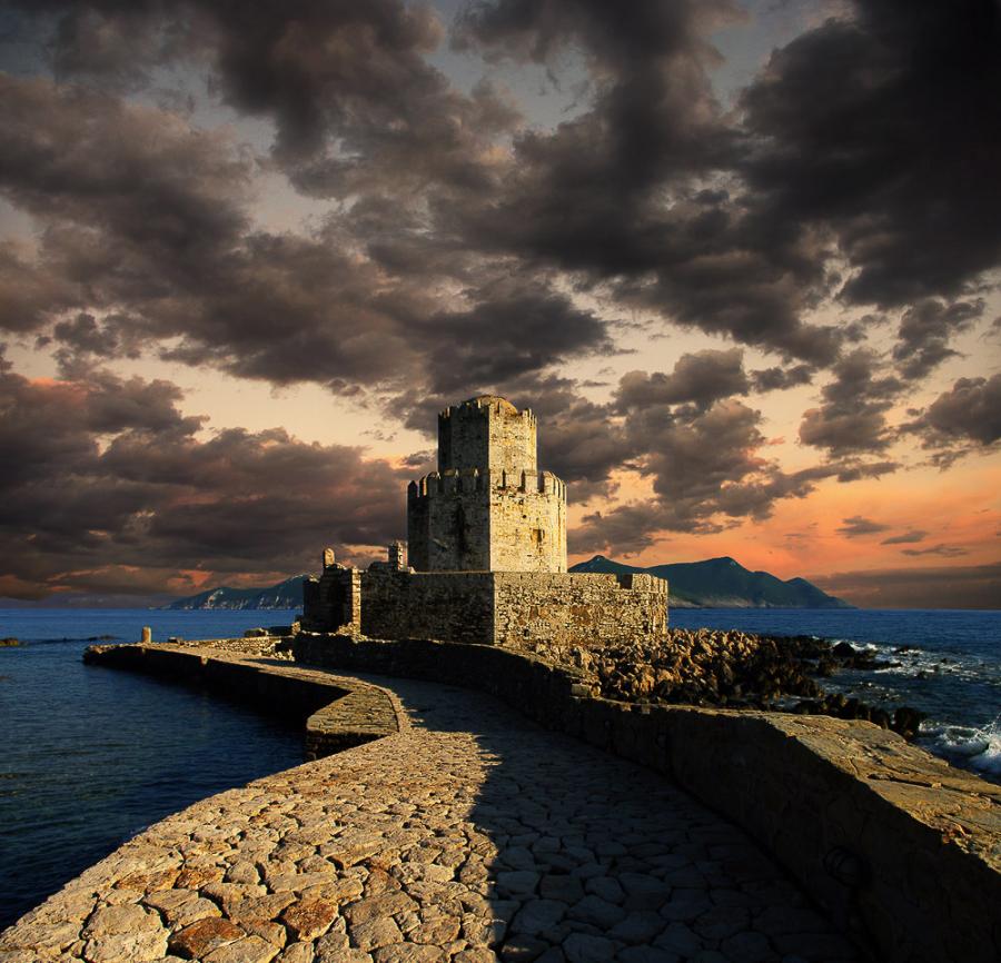 https://mdw-travel-data-us-east-1.s3.amazonaws.com/img/country/Greece/Castle-of-Methoni/img_02.jpg