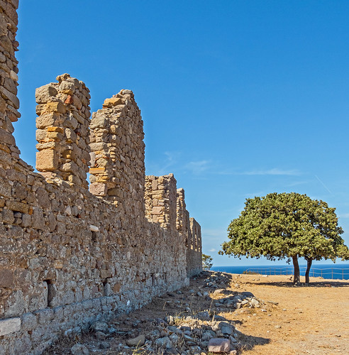 https://mdw-travel-data-us-east-1.s3.amazonaws.com/img/country/Greece/Castle-of-Myrina/img_03.jpg