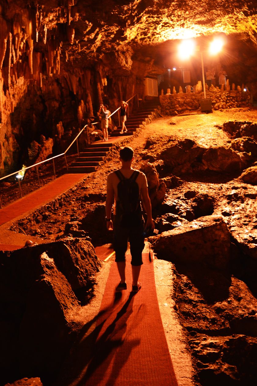 https://mdw-travel-data-us-east-1.s3.amazonaws.com/img/country/Greece/Chaos-Cave/img_03.jpg