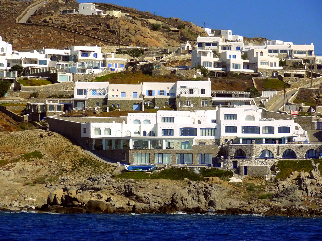 https://mdw-travel-data-us-east-1.s3.amazonaws.com/img/country/Greece/Choulakia-Beach/img_03.jpg