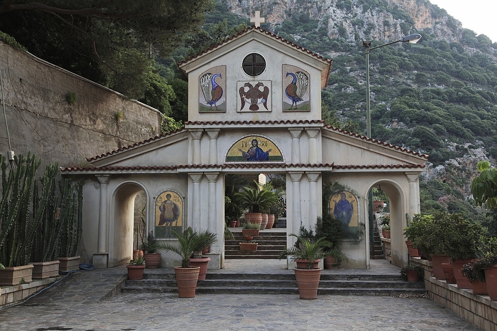 https://mdw-travel-data-us-east-1.s3.amazonaws.com/img/country/Greece/Church-of-Agios-Georgios-of-Gorgolainis/img_02.jpg