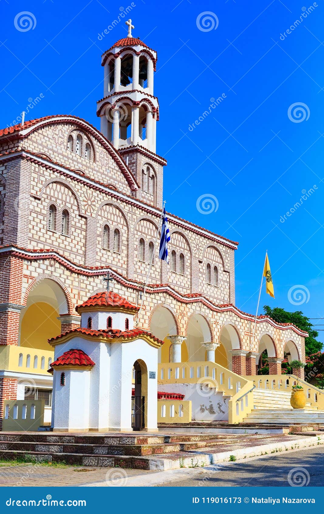 https://mdw-travel-data-us-east-1.s3.amazonaws.com/img/country/Greece/Church-of-Agios-Georgios-of-Gorgolainis/img_03.jpg