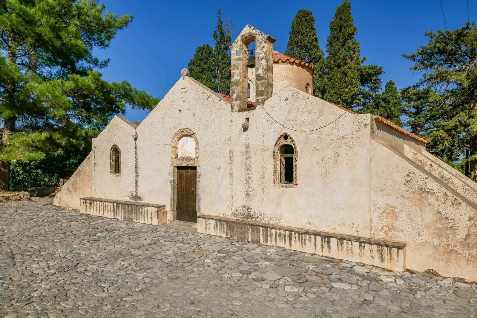 https://mdw-travel-data-us-east-1.s3.amazonaws.com/img/country/Greece/Church-of-Panagia-Keros/img_01.jpg