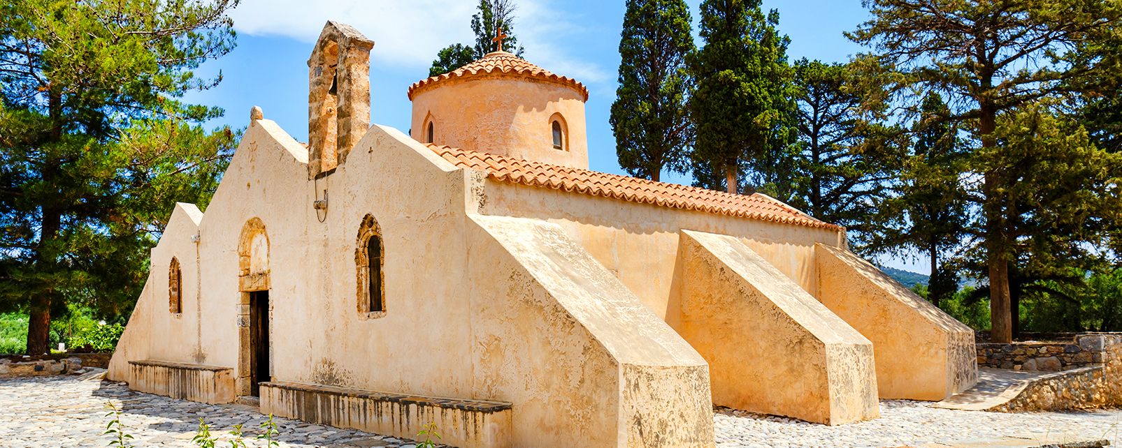 https://mdw-travel-data-us-east-1.s3.amazonaws.com/img/country/Greece/Church-of-Panagia-Keros/img_03.jpg