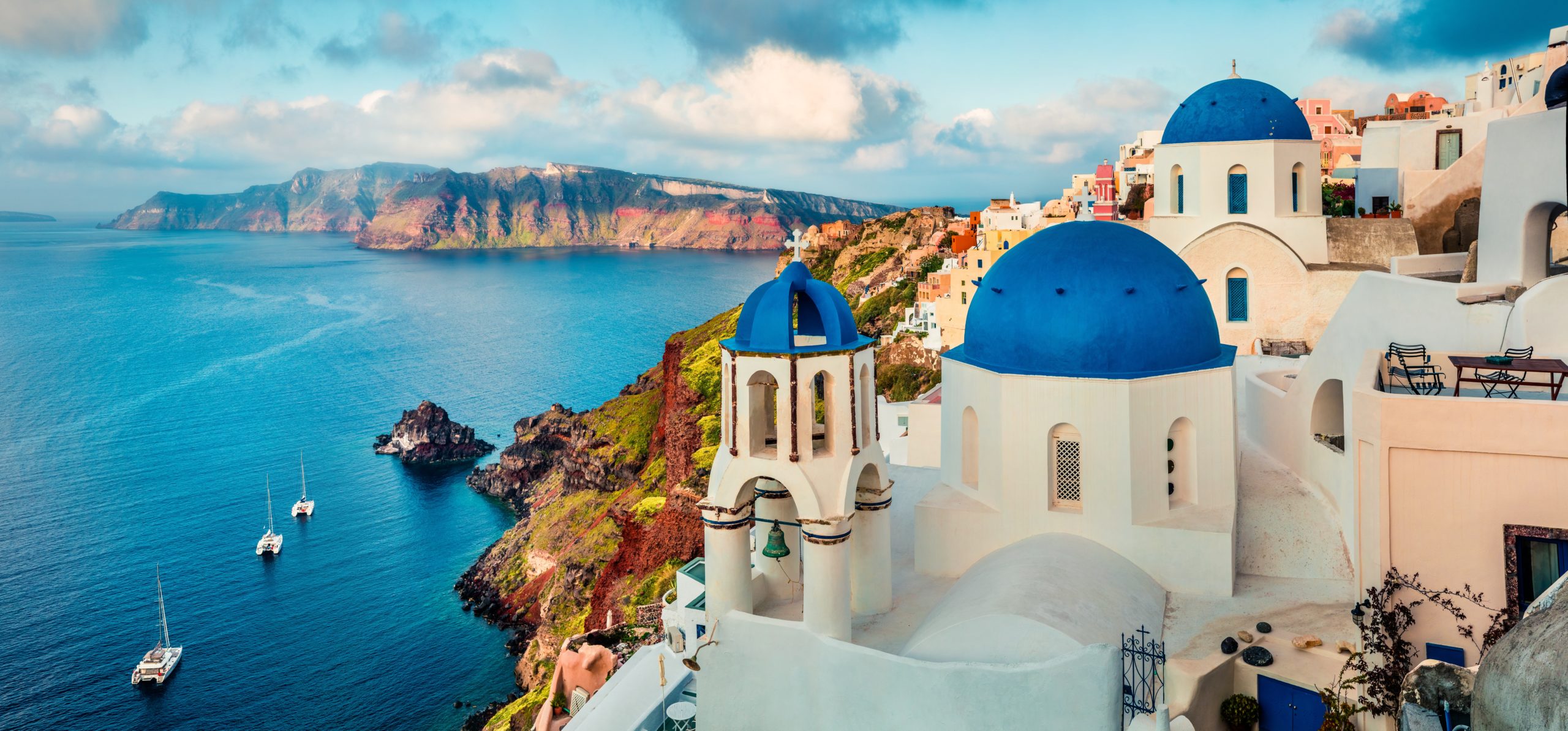 https://mdw-travel-data-us-east-1.s3.amazonaws.com/img/country/Greece/Dacades/img_01.jpg