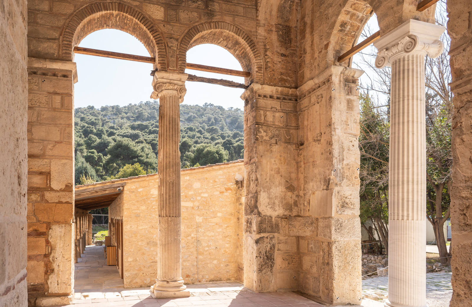 https://mdw-travel-data-us-east-1.s3.amazonaws.com/img/country/Greece/Daphni-Monastery/img_01.jpg