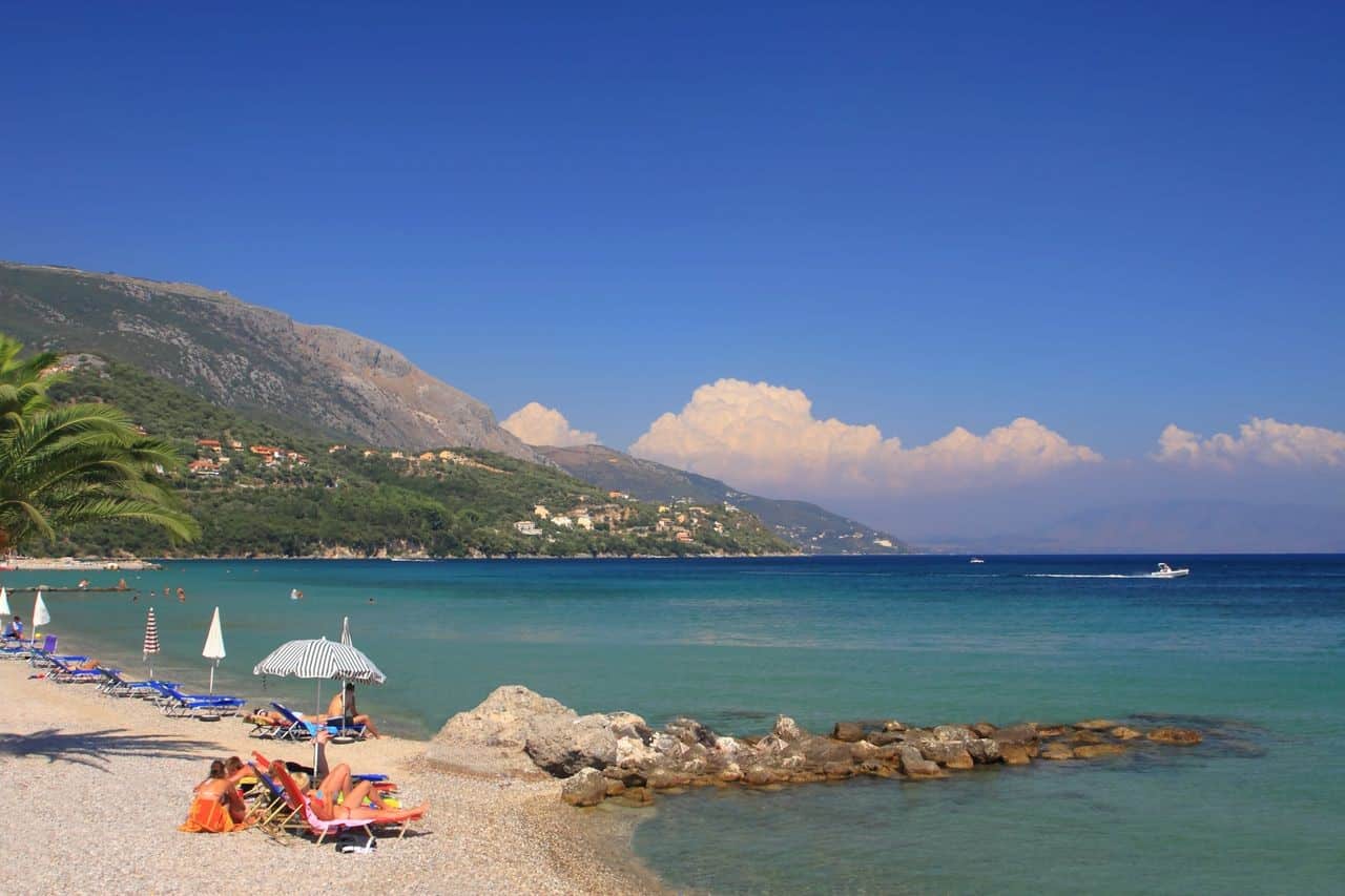 https://mdw-travel-data-us-east-1.s3.amazonaws.com/img/country/Greece/Dassia-Beach/img_01.jpg