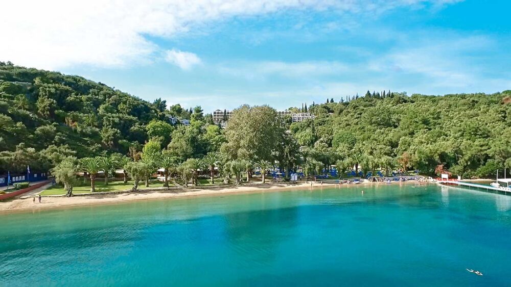https://mdw-travel-data-us-east-1.s3.amazonaws.com/img/country/Greece/Dassia-Beach/img_02.jpg