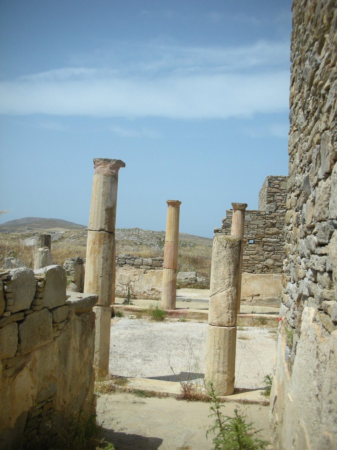 https://mdw-travel-data-us-east-1.s3.amazonaws.com/img/country/Greece/Delos/img_02.jpg