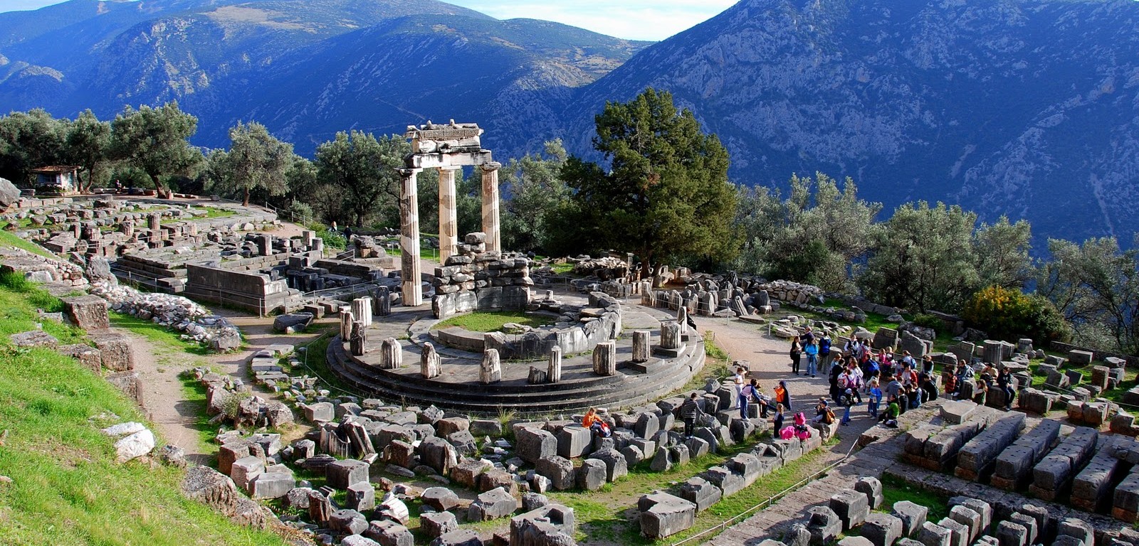https://mdw-travel-data-us-east-1.s3.amazonaws.com/img/country/Greece/Delphi-Archaeological-Site/img_01.jpg