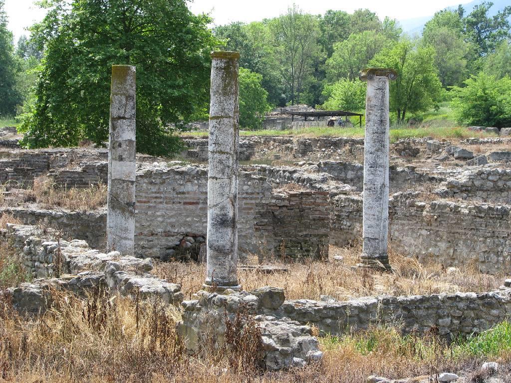 https://mdw-travel-data-us-east-1.s3.amazonaws.com/img/country/Greece/Dion-Archaeological-Park/img_01.jpg