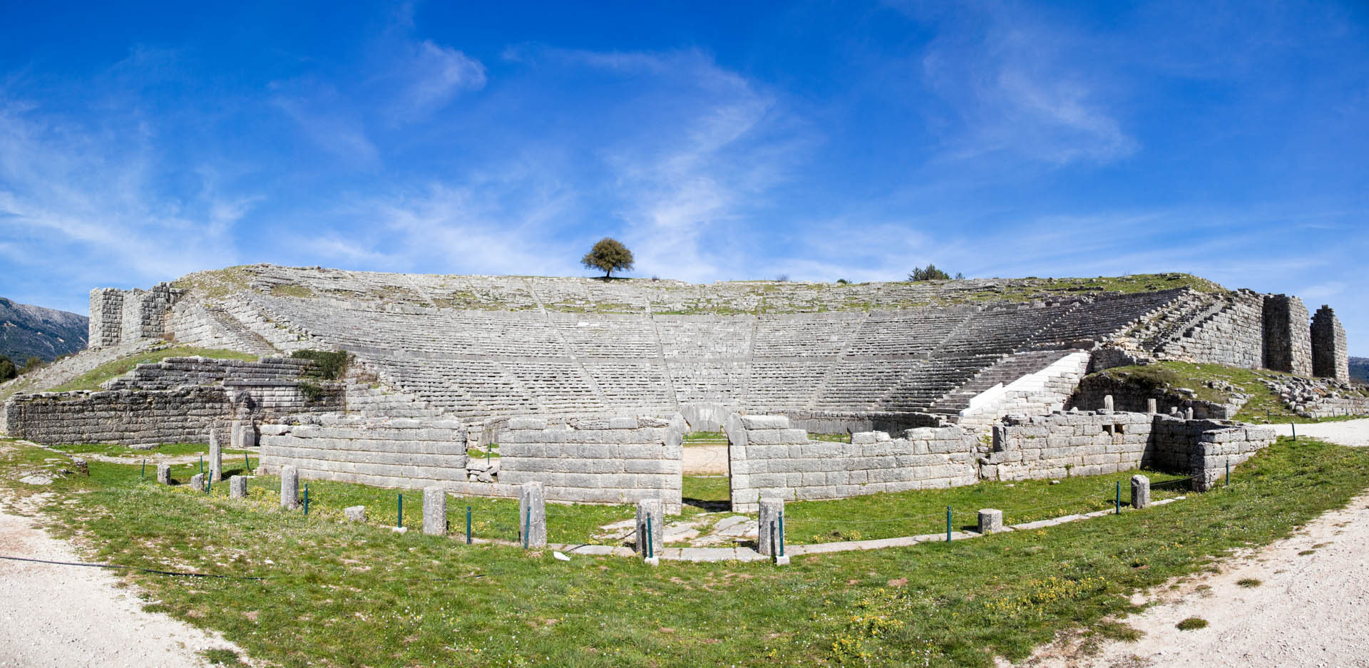 https://mdw-travel-data-us-east-1.s3.amazonaws.com/img/country/Greece/Dodoni-Ancient-Theatre/img_01.jpg