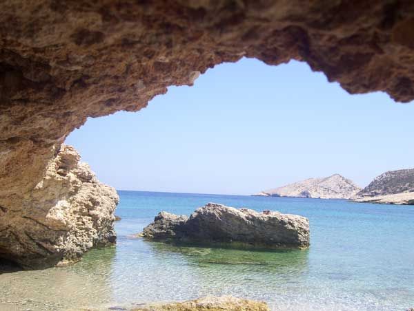 https://mdw-travel-data-us-east-1.s3.amazonaws.com/img/country/Greece/Donousa-Cave/img_01.jpg