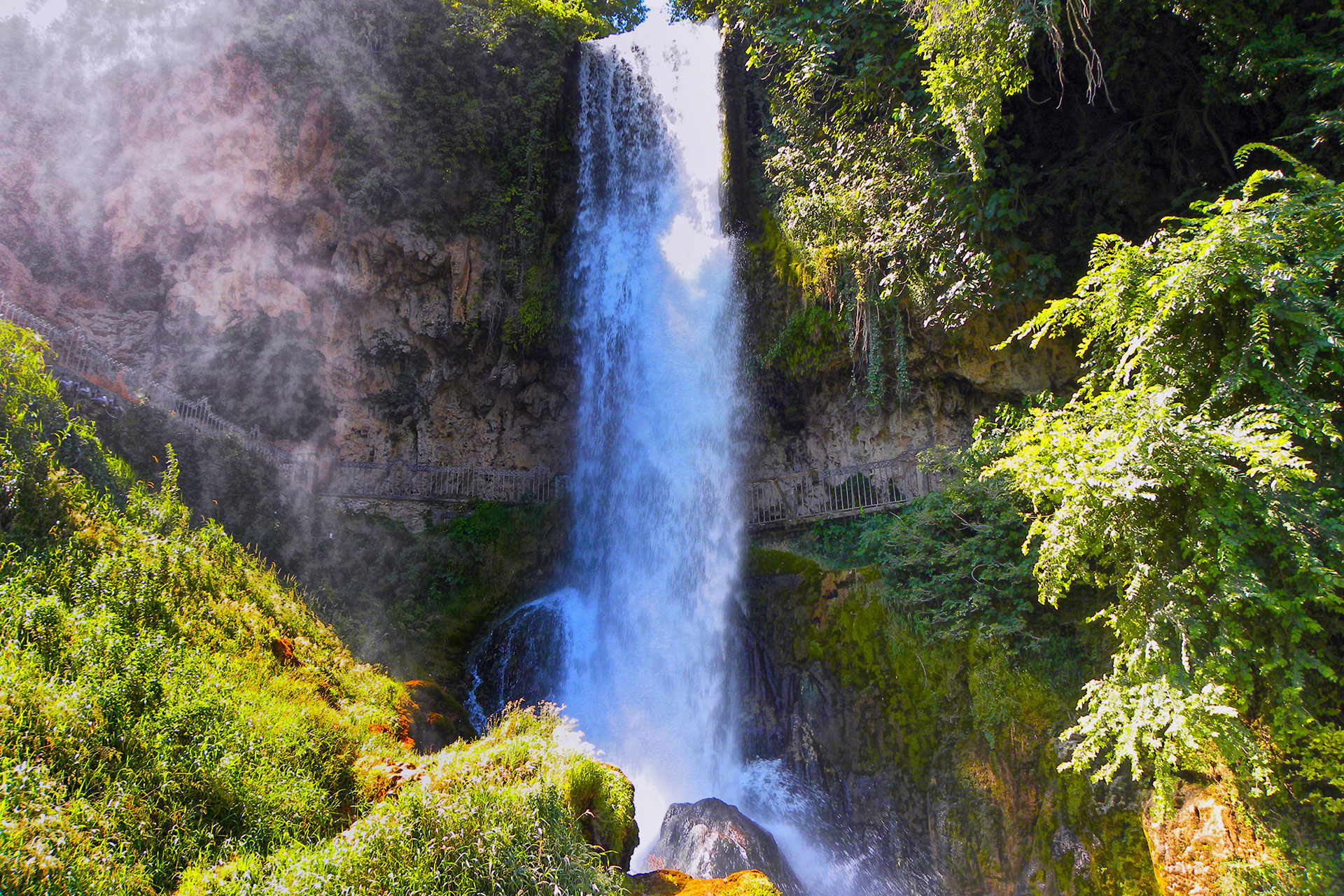 https://mdw-travel-data-us-east-1.s3.amazonaws.com/img/country/Greece/Edessa-Waterfalls/img_01.jpg