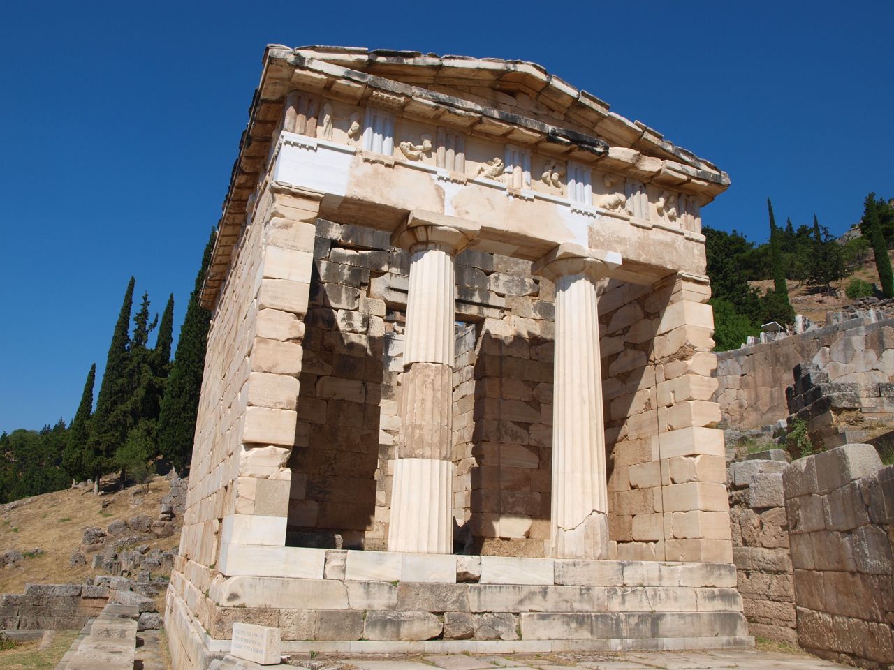 https://mdw-travel-data-us-east-1.s3.amazonaws.com/img/country/Greece/European-Cultural-Centre-of-Delphi/img_02.jpg