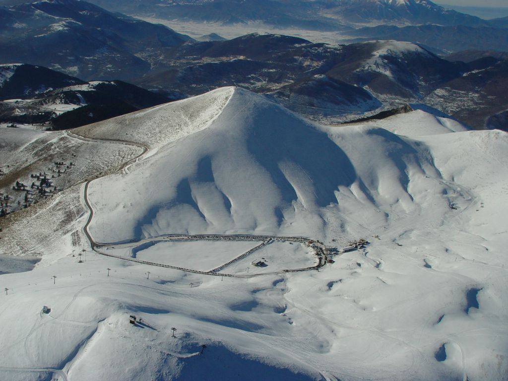 https://mdw-travel-data-us-east-1.s3.amazonaws.com/img/country/Greece/Falakro-Ski-Resort/img_00.jpg