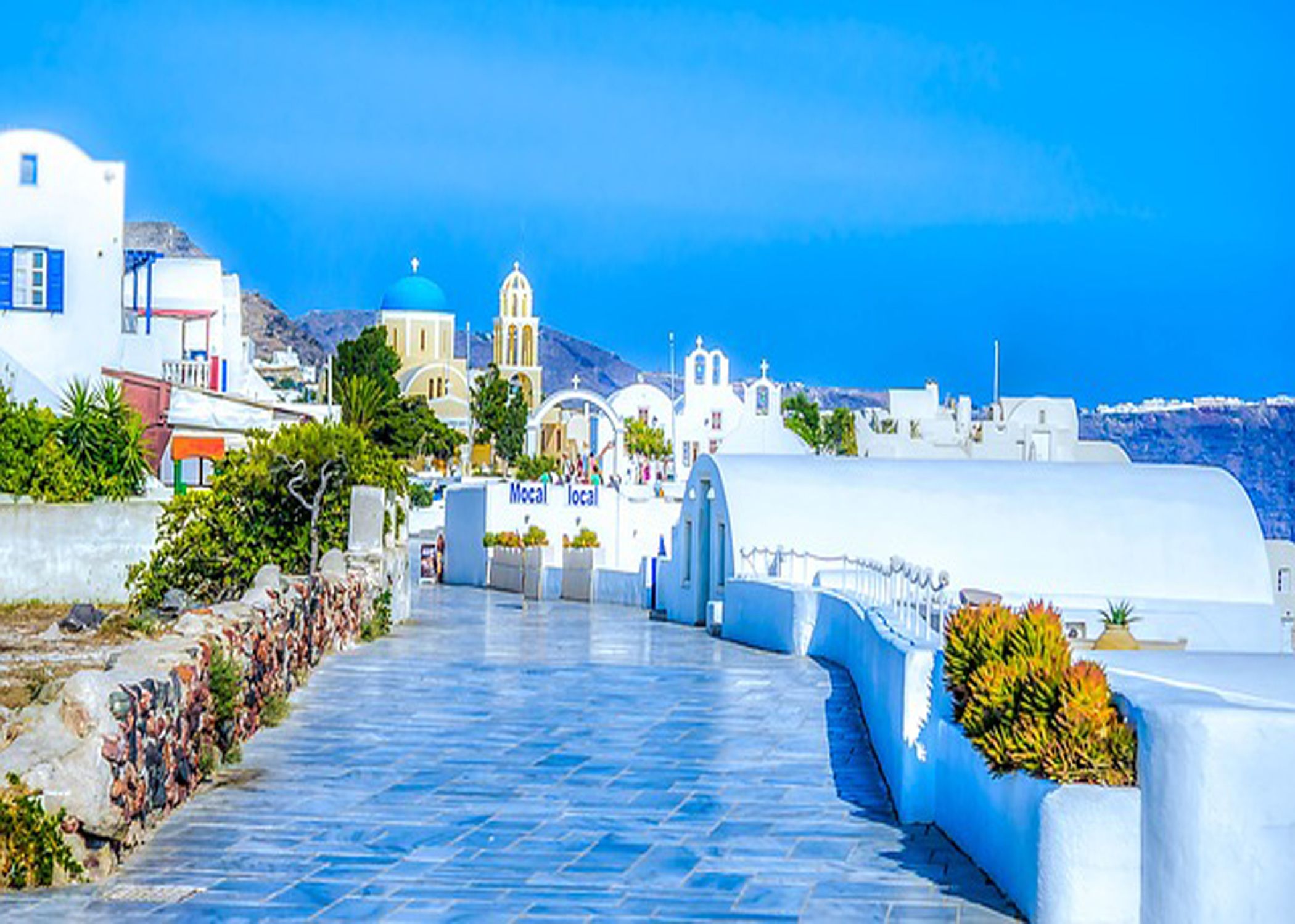 https://mdw-travel-data-us-east-1.s3.amazonaws.com/img/country/Greece/Fira/img_01.jpg