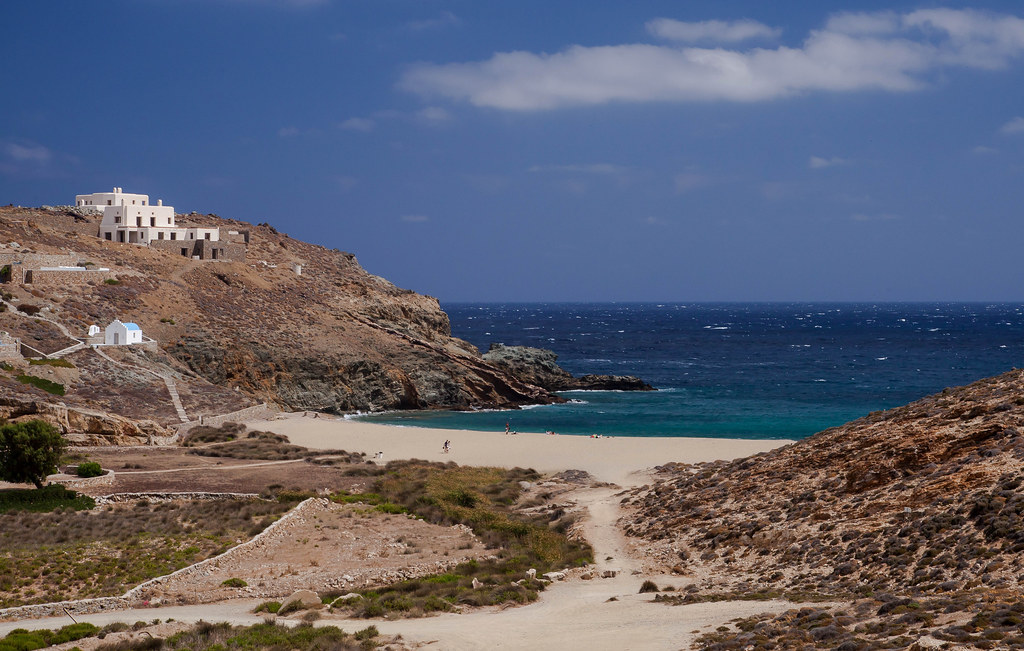 https://mdw-travel-data-us-east-1.s3.amazonaws.com/img/country/Greece/Fokos-Beach/img_01.jpg