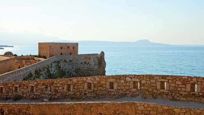 https://mdw-travel-data-us-east-1.s3.amazonaws.com/img/country/Greece/Fortezza-Castle/img_01.jpg