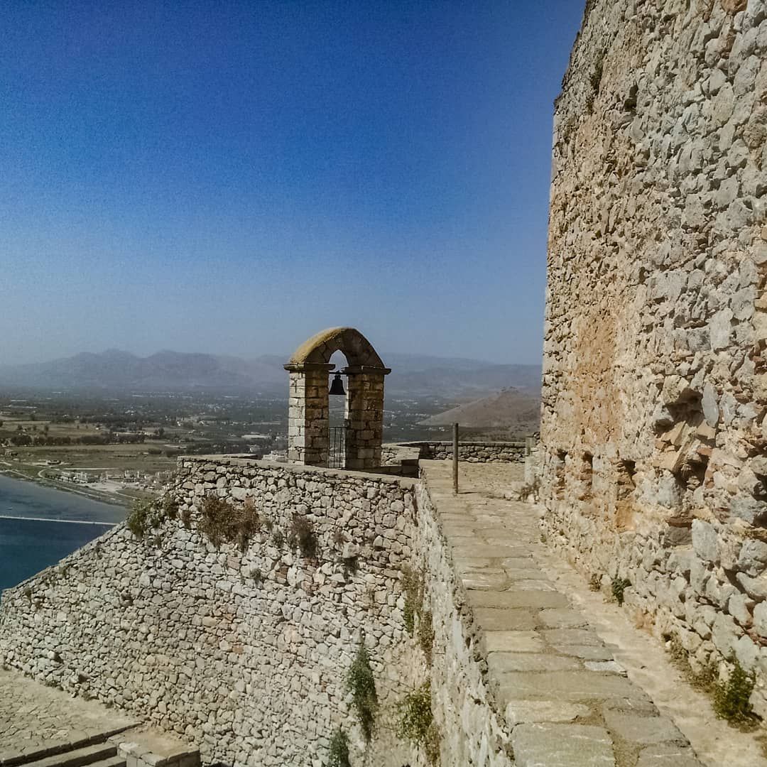 https://mdw-travel-data-us-east-1.s3.amazonaws.com/img/country/Greece/Fortress-of-Acronafplia/img_02.jpg