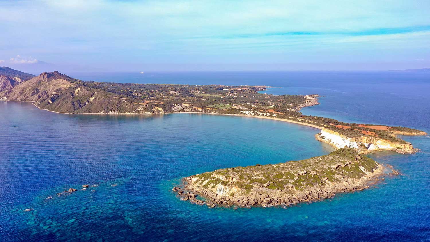 https://mdw-travel-data-us-east-1.s3.amazonaws.com/img/country/Greece/Gerakas-Beach/img_03.jpg