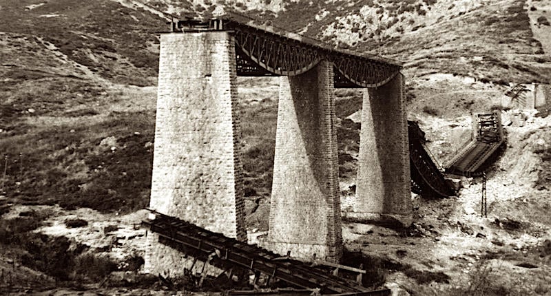 https://mdw-travel-data-us-east-1.s3.amazonaws.com/img/country/Greece/Gorgopotamos-Bridge/img_05.jpg