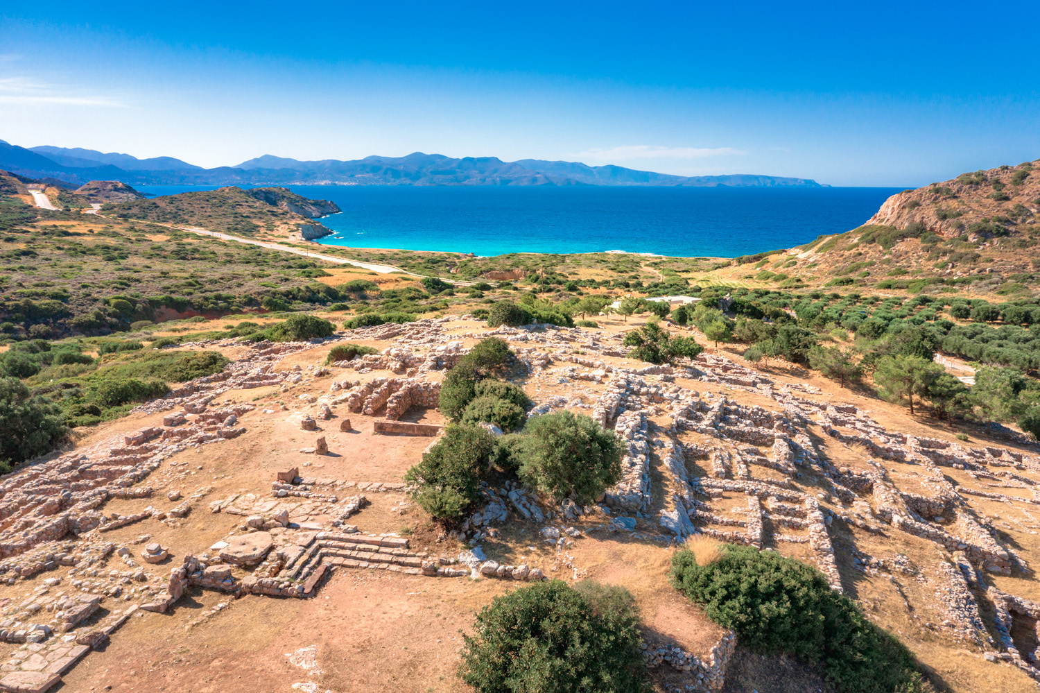https://mdw-travel-data-us-east-1.s3.amazonaws.com/img/country/Greece/Gournia/img_01.jpg