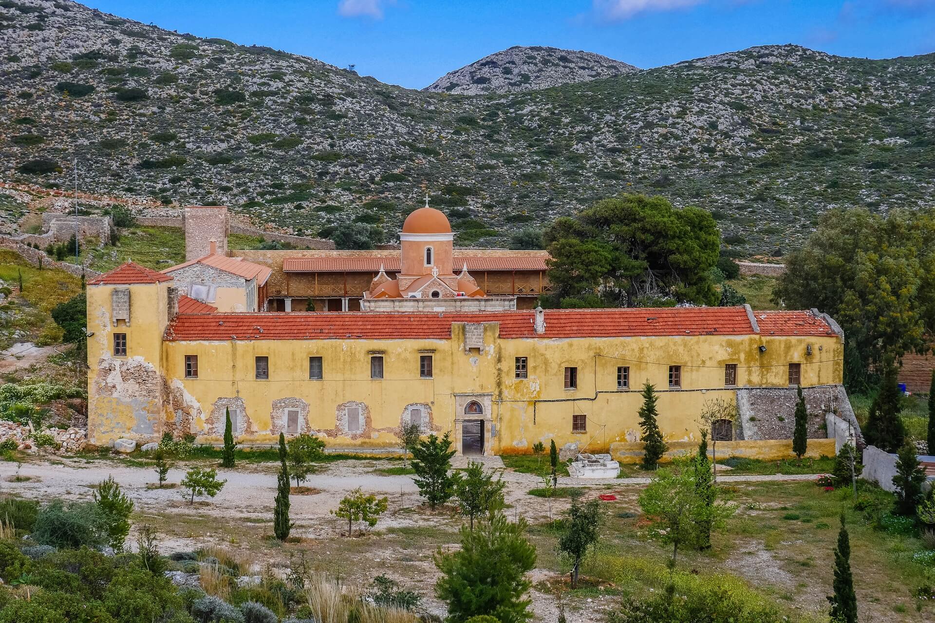 https://mdw-travel-data-us-east-1.s3.amazonaws.com/img/country/Greece/Gouverneto-Monastery/img_00.jpg