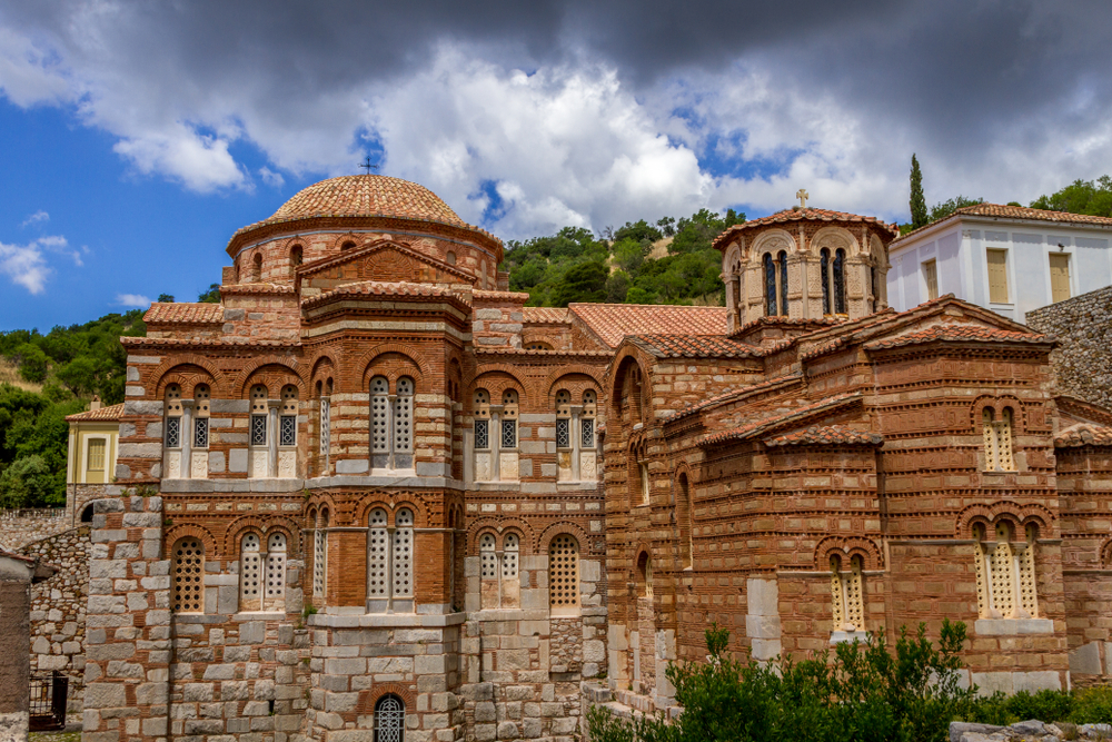 https://mdw-travel-data-us-east-1.s3.amazonaws.com/img/country/Greece/Hosios-Loukas-Monastery/img_01.jpg
