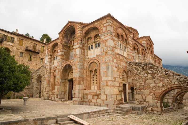 https://mdw-travel-data-us-east-1.s3.amazonaws.com/img/country/Greece/Hosios-Loukas-Monastery/img_03.jpg