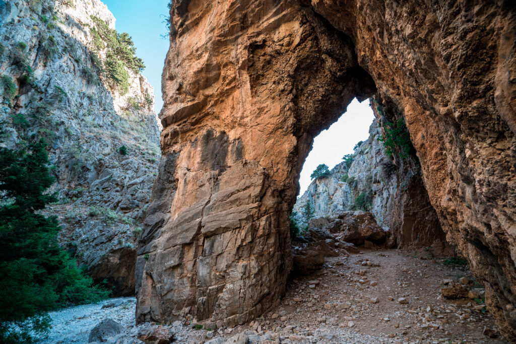 https://mdw-travel-data-us-east-1.s3.amazonaws.com/img/country/Greece/Imbros-Gorge/img_01.jpg