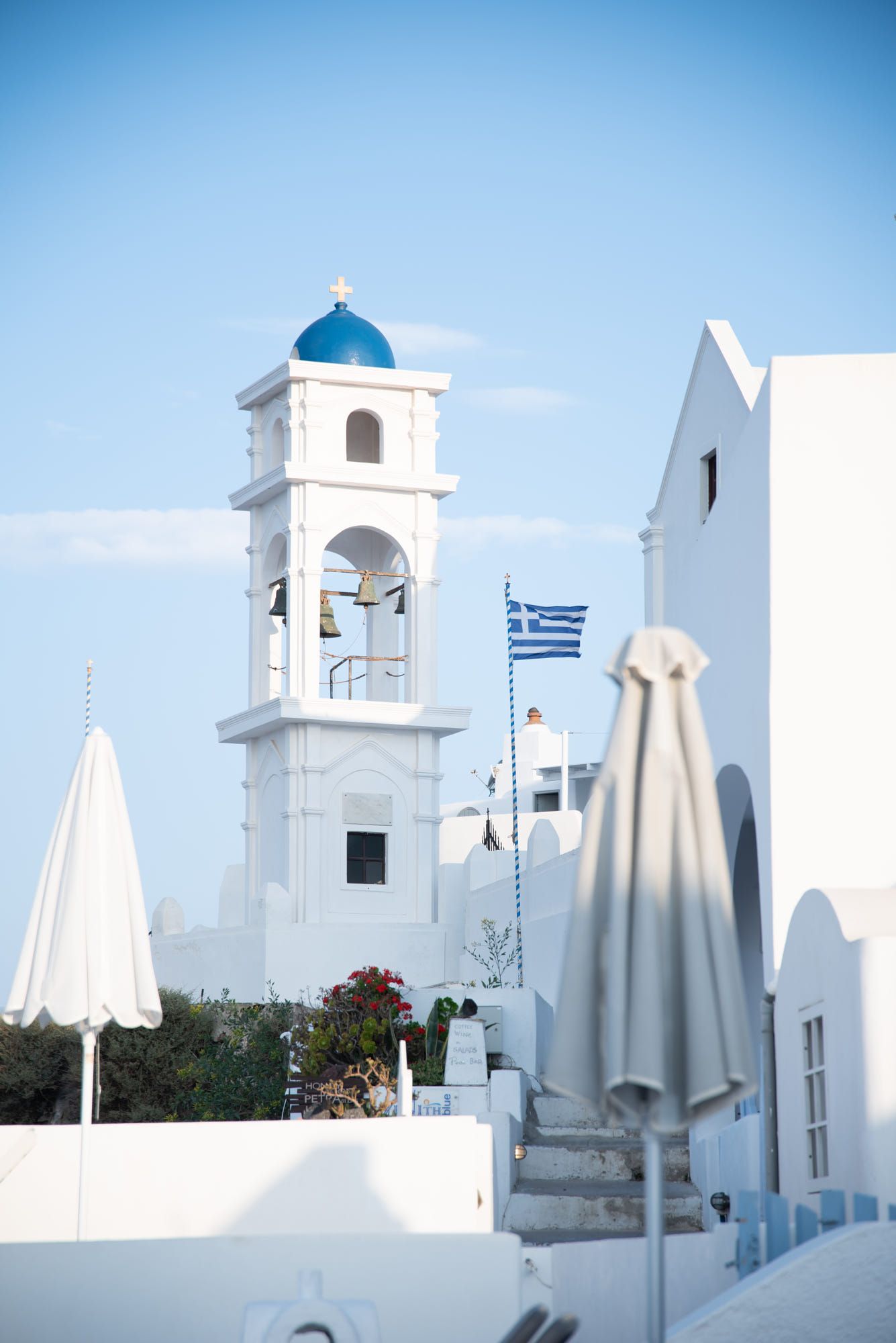 https://mdw-travel-data-us-east-1.s3.amazonaws.com/img/country/Greece/Imerovigli/img_02.jpg