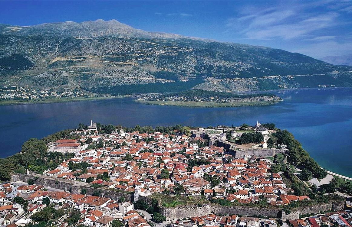 https://mdw-travel-data-us-east-1.s3.amazonaws.com/img/country/Greece/Ioannina-Castle/img_01.jpg
