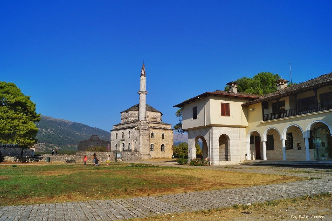 https://mdw-travel-data-us-east-1.s3.amazonaws.com/img/country/Greece/Ioannina-Castle/img_02.jpg