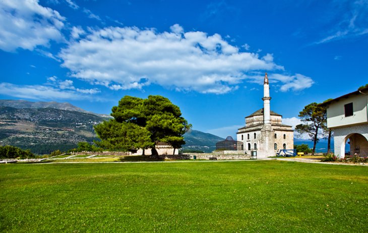 https://mdw-travel-data-us-east-1.s3.amazonaws.com/img/country/Greece/Ioannina-National-Airport/img_03.jpg