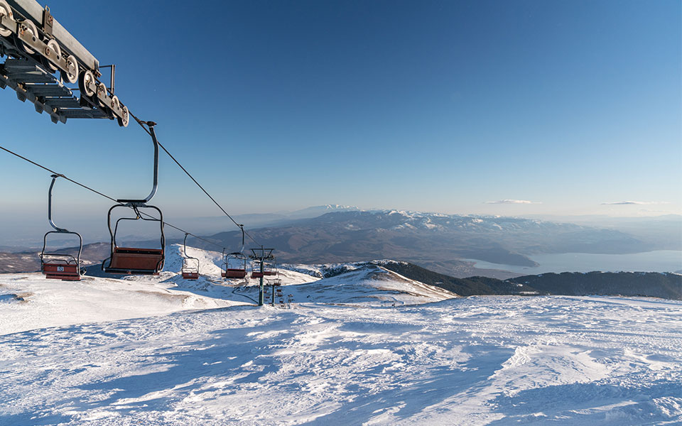 https://mdw-travel-data-us-east-1.s3.amazonaws.com/img/country/Greece/Kaimaktsalan-Ski-Center/img_01.jpg