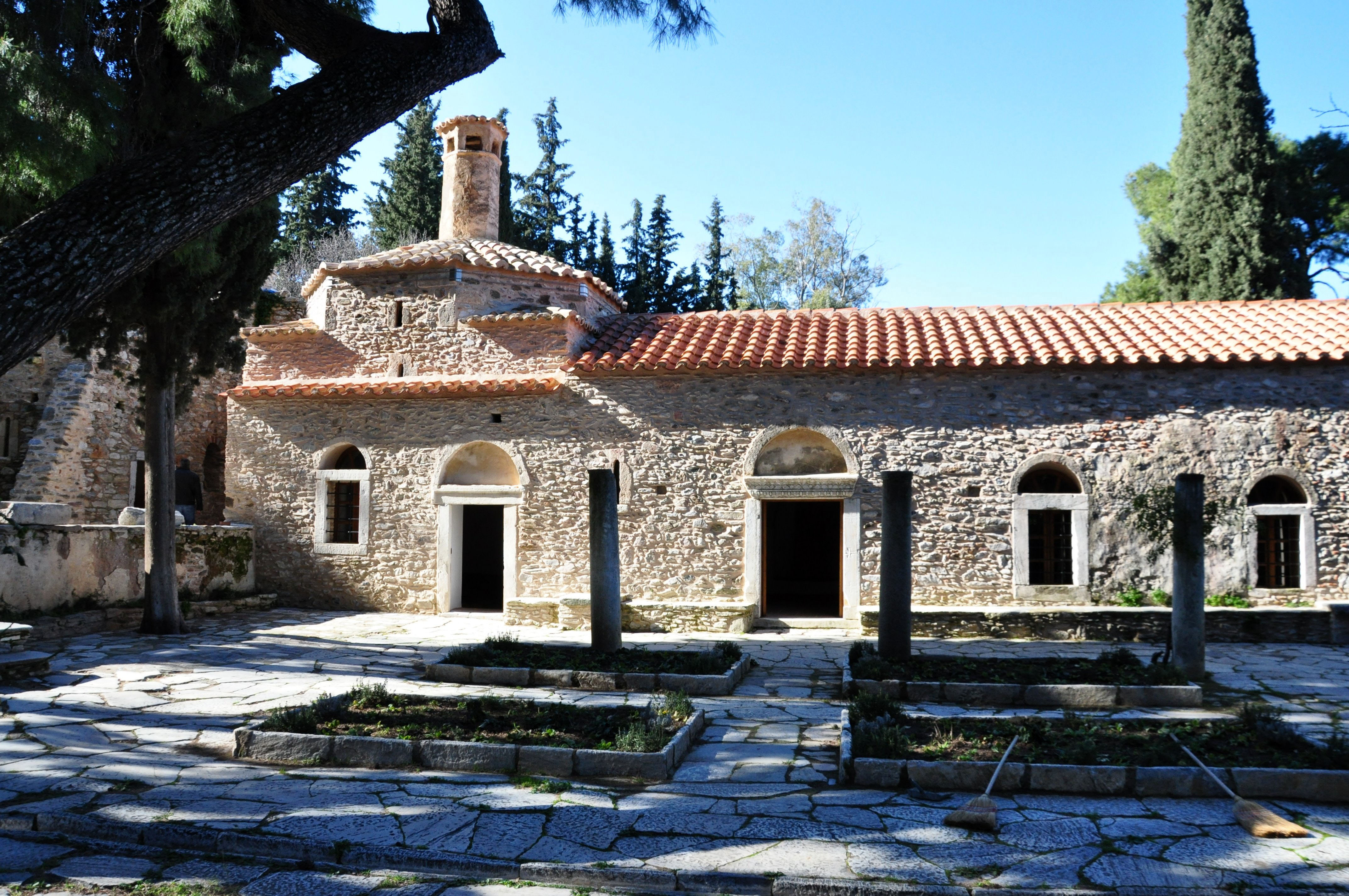 https://mdw-travel-data-us-east-1.s3.amazonaws.com/img/country/Greece/Kaisariani-Monastery/img_03.jpg