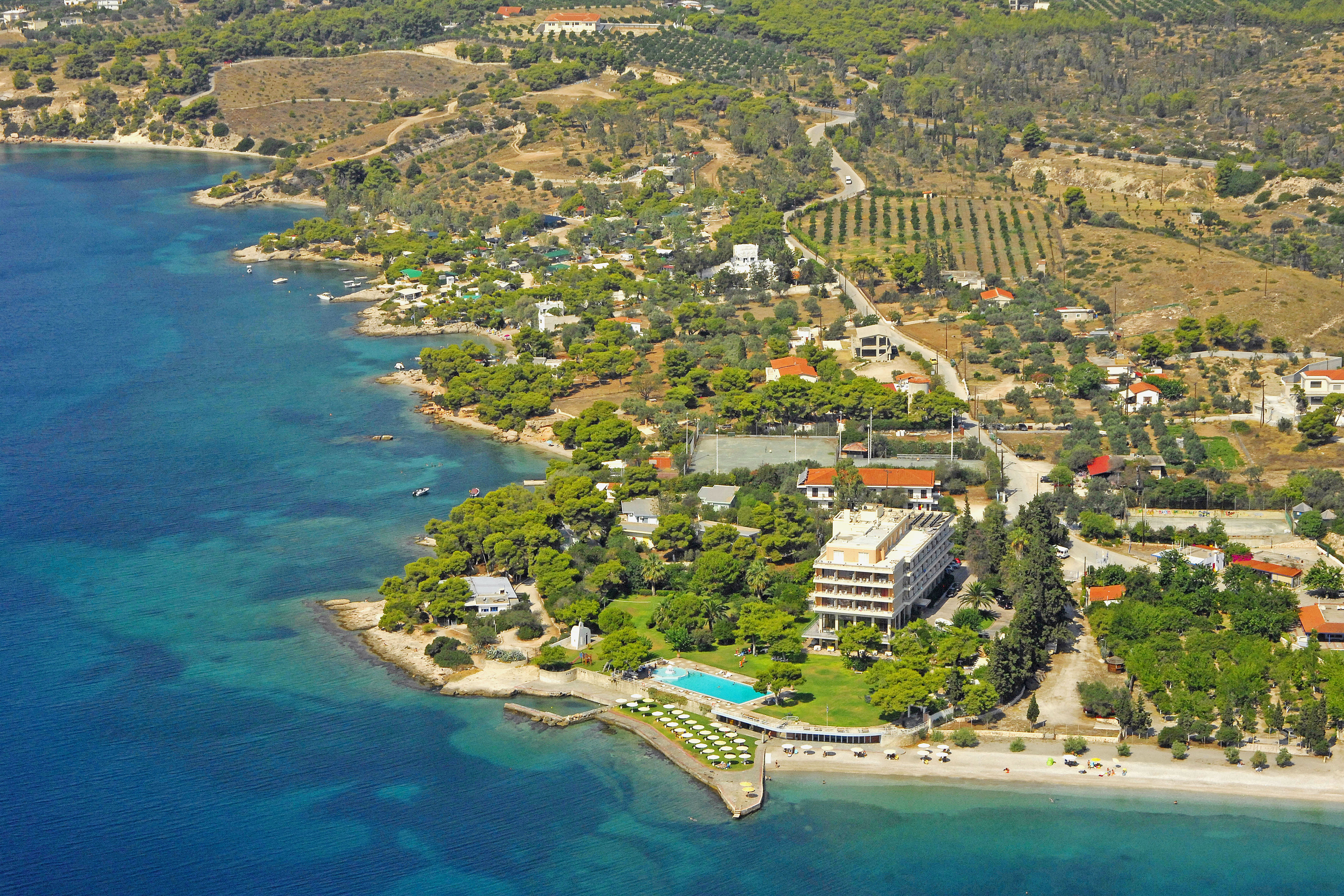 https://mdw-travel-data-us-east-1.s3.amazonaws.com/img/country/Greece/Kalamaki-Beach/img_03.jpg