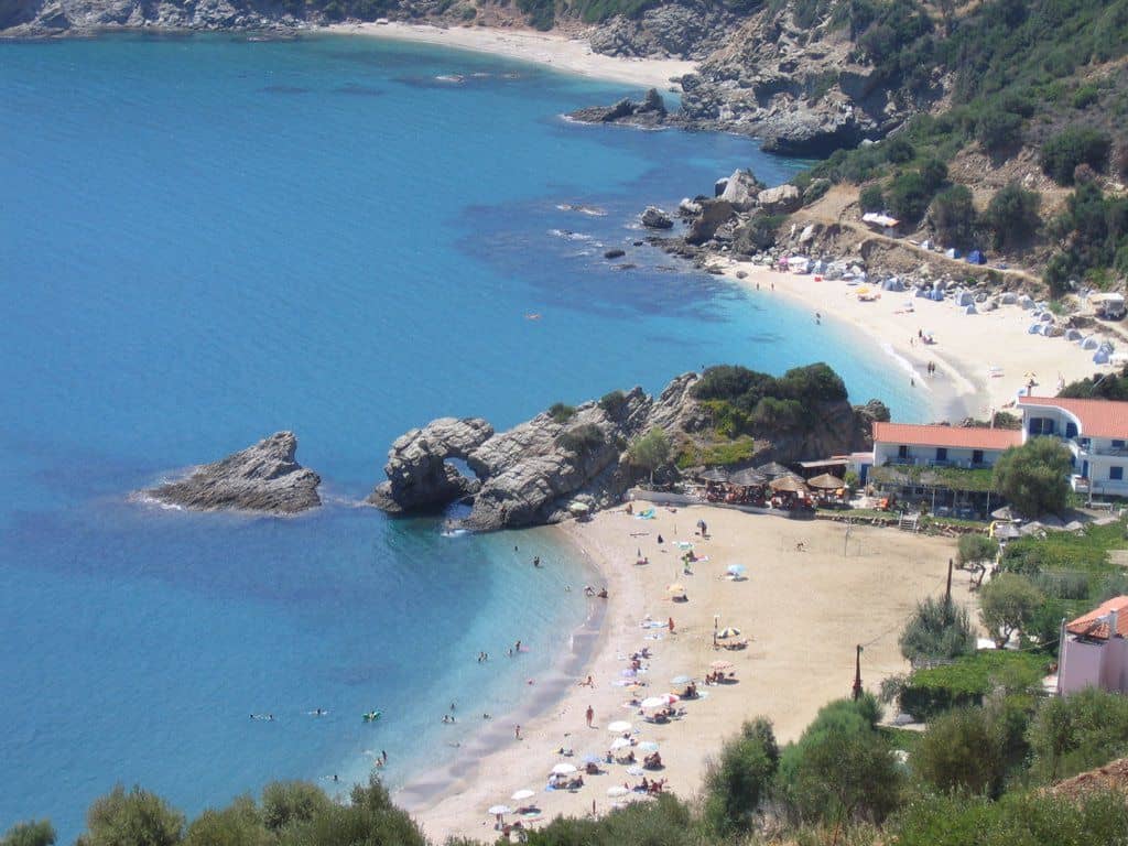 https://mdw-travel-data-us-east-1.s3.amazonaws.com/img/country/Greece/Kalamos-Beach/img_01.jpg