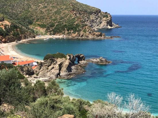 https://mdw-travel-data-us-east-1.s3.amazonaws.com/img/country/Greece/Kalamos-Beach/img_03.jpg