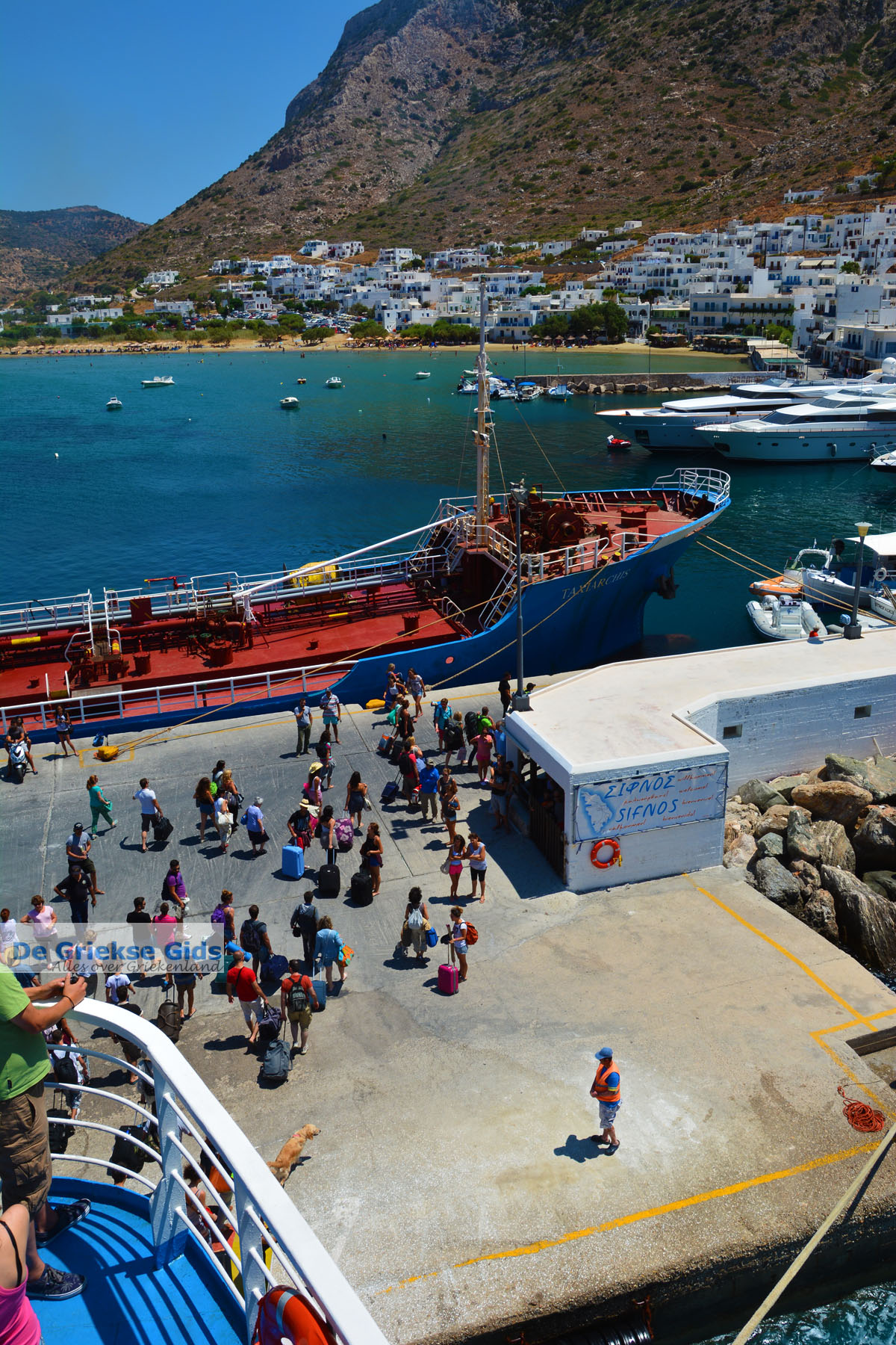 https://mdw-travel-data-us-east-1.s3.amazonaws.com/img/country/Greece/Kamares/img_03.jpg