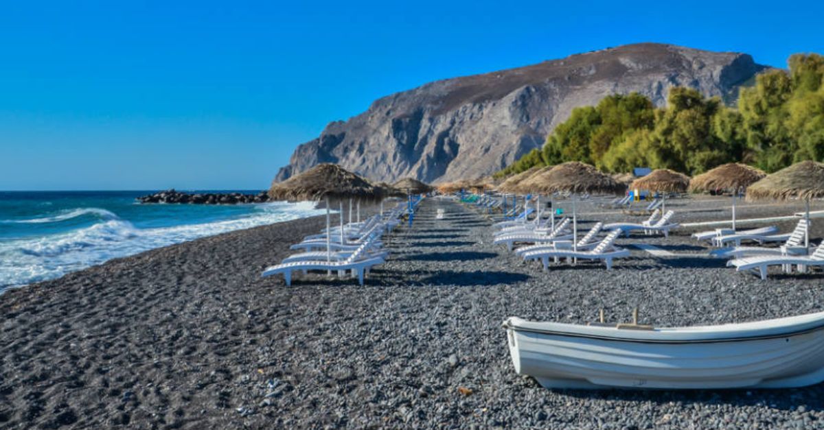 https://mdw-travel-data-us-east-1.s3.amazonaws.com/img/country/Greece/Kamari-Beach/img_03.jpg
