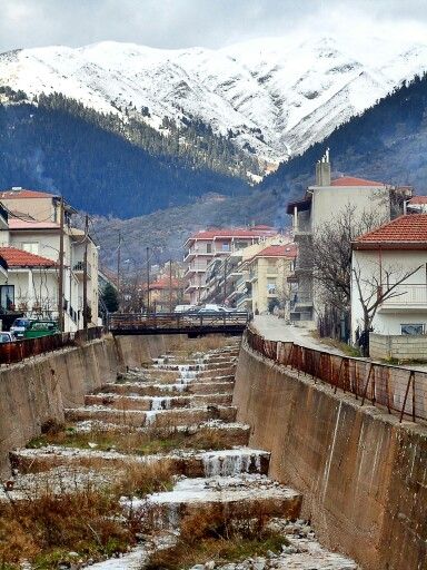 https://mdw-travel-data-us-east-1.s3.amazonaws.com/img/country/Greece/Karpenisi/img_03.jpg