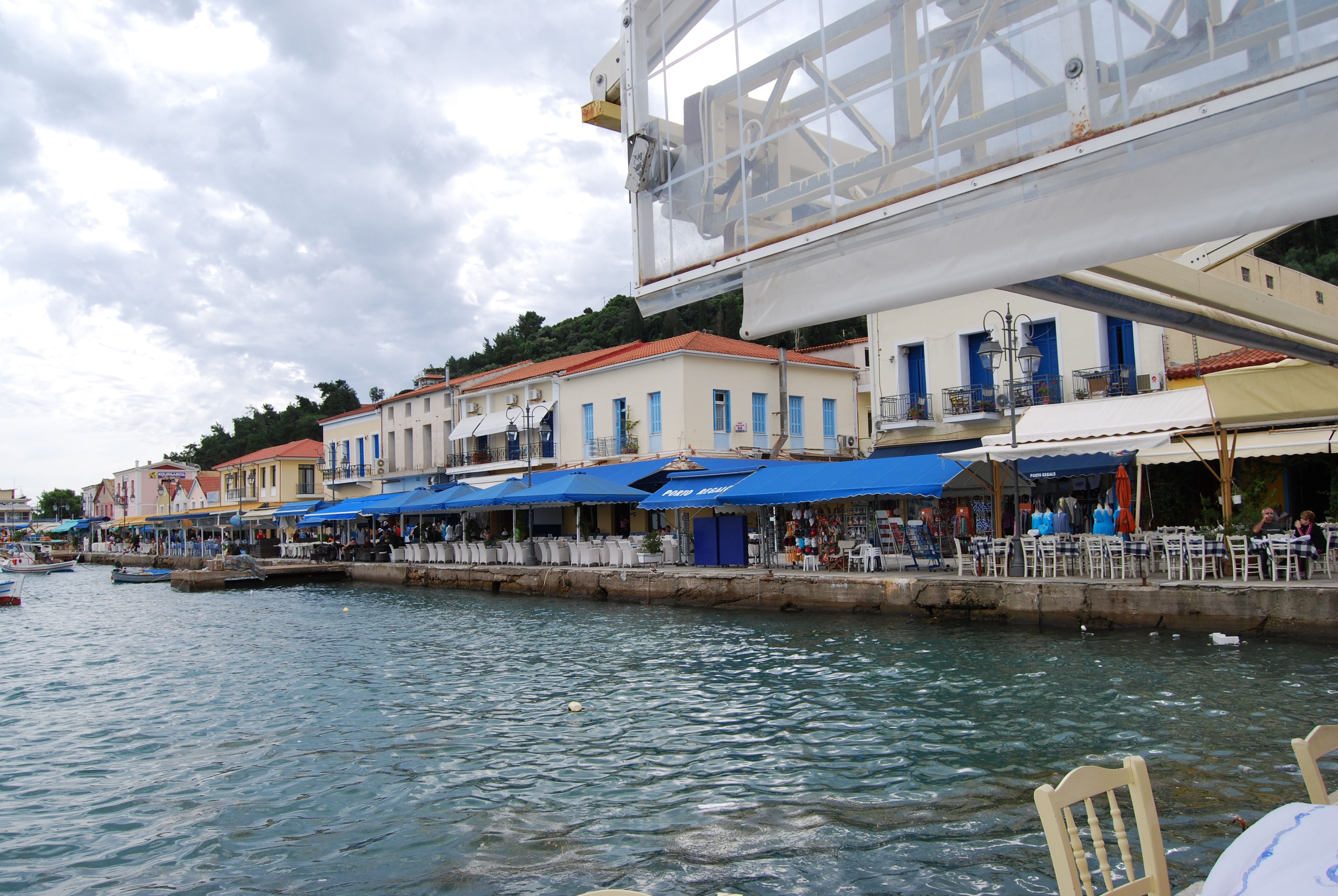 https://mdw-travel-data-us-east-1.s3.amazonaws.com/img/country/Greece/Katakolon-Beach/img_00.jpg